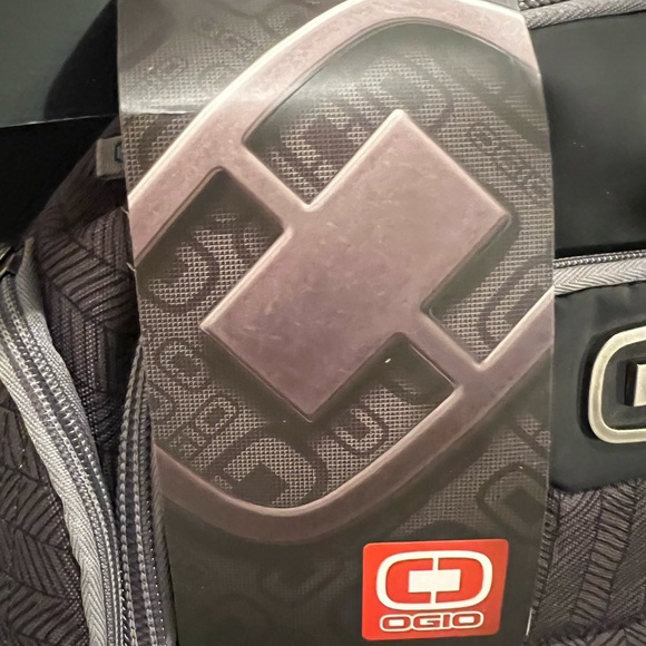 OGIO Carbon Padded laptop backpack - Picture 3 of 11